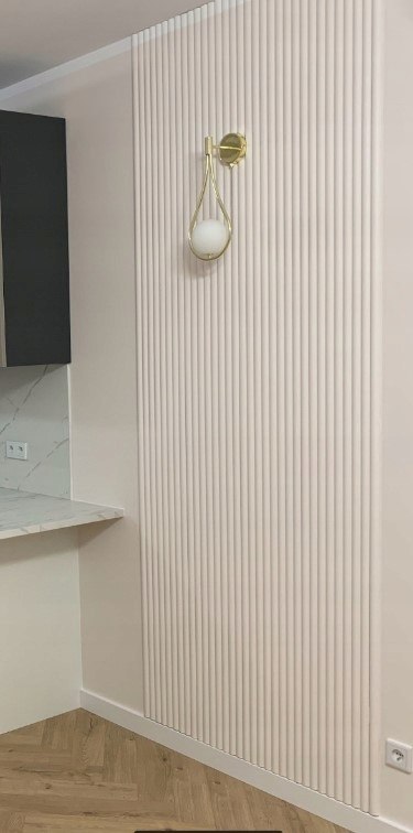 WP001P malowany na biało RAL9003 panel 3D Duna Mardom Decor ryflowany 270cm