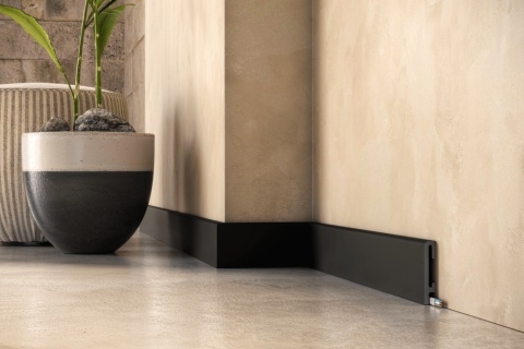 DuroFit PF060B listwa przypodłogowa czarna RAL9004 wysokość 6 cm
